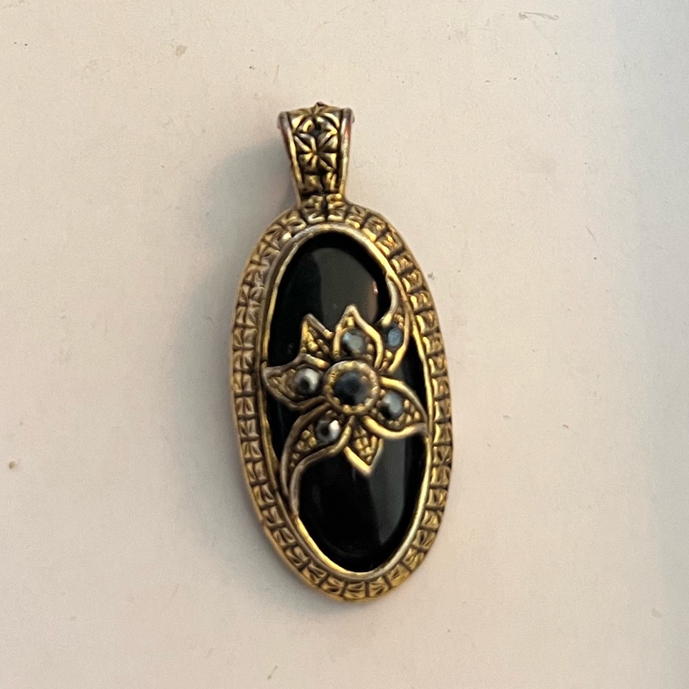 Gorgeous Vintage Pendant.  Gold and black.